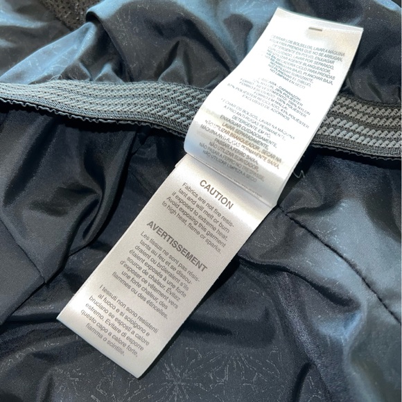 SOLD Columbia Women’s Omni-Tech Rain Jacket; Size Small - Picture 13 of 14